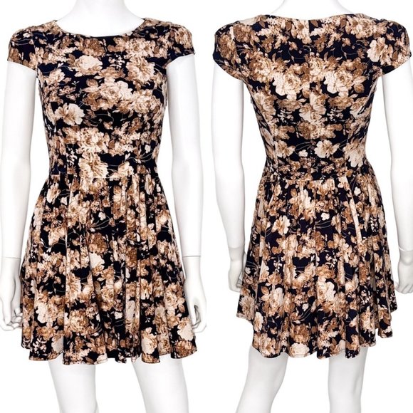 Gracia Cap Sleeve Fit & Flare Skater Floral Print Mini Short Dress Women's Sz S - Picture 1 of 13